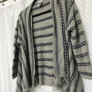 August silk M shrug.